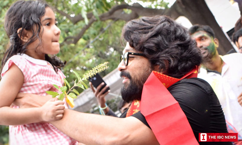 Allu-Arjun-in-festive-mood